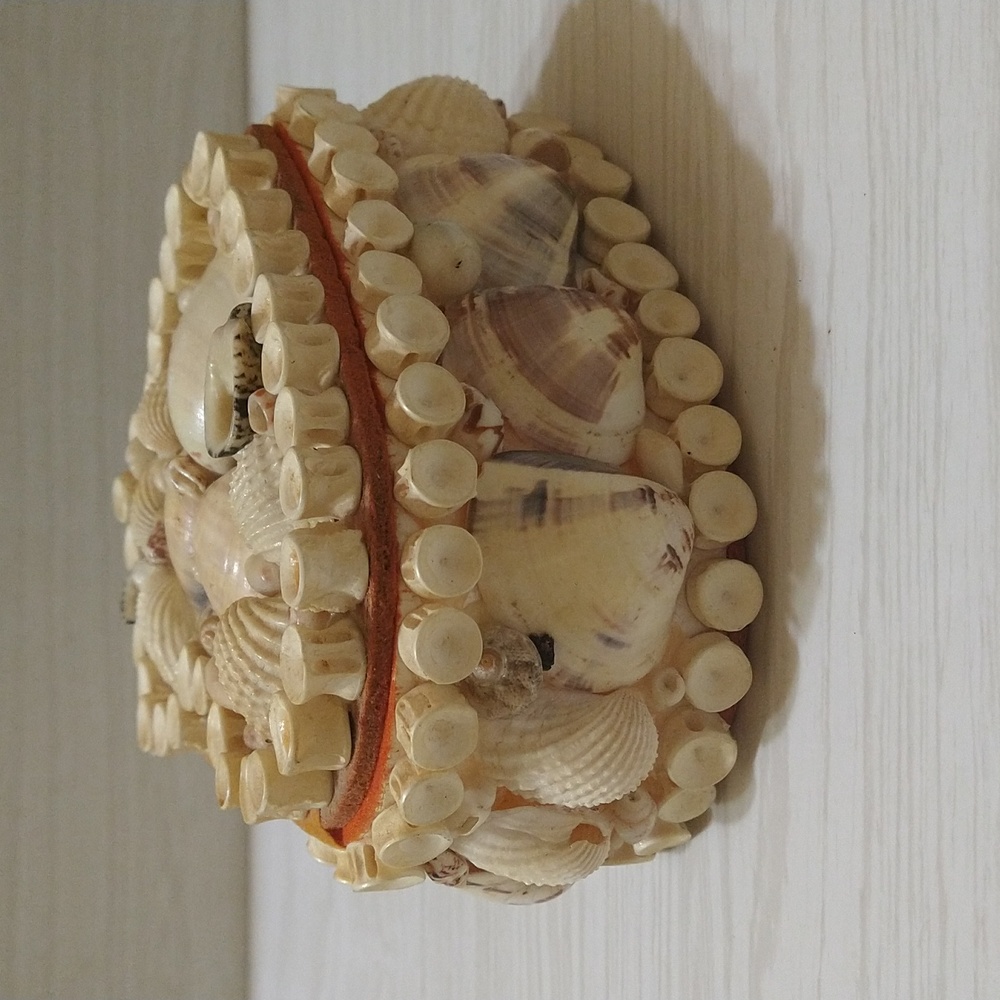 Vintage 1950s Davar Taiwan Whale Seashell Chained Jewelry Box - Picture 4 of 7